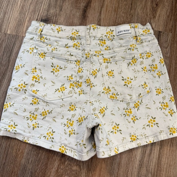Judy Blue Denim Shorts Women’s Large Cream Yellow Floral Mid Rise Boho Stretch - Picture 3 of 8
